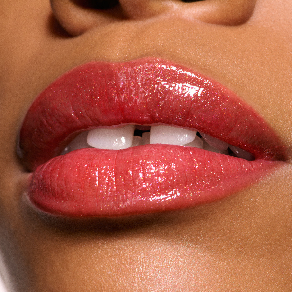 BLOWING AIR KISSES GLOSSY LIPS DUO